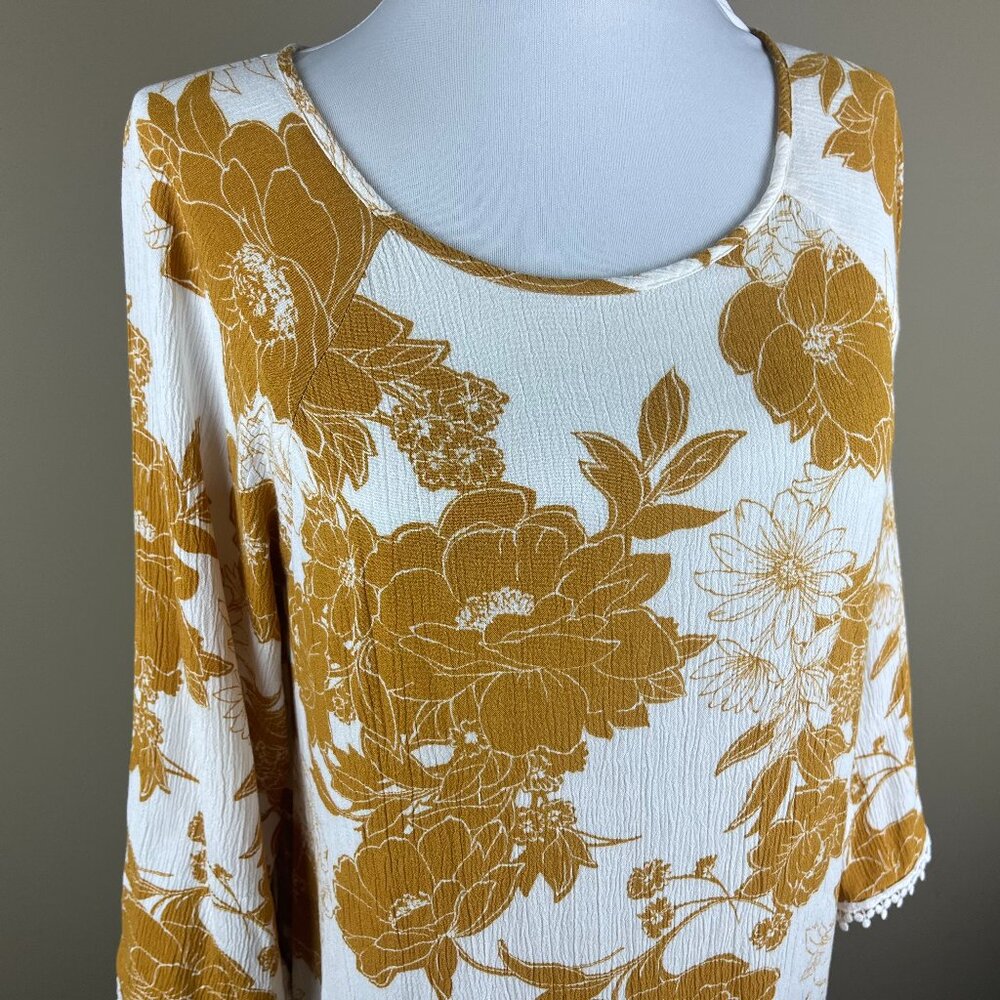 Papermoon 3/4 Sleeve Blouse Size S Gold and White, Floral Print, Lace Detail